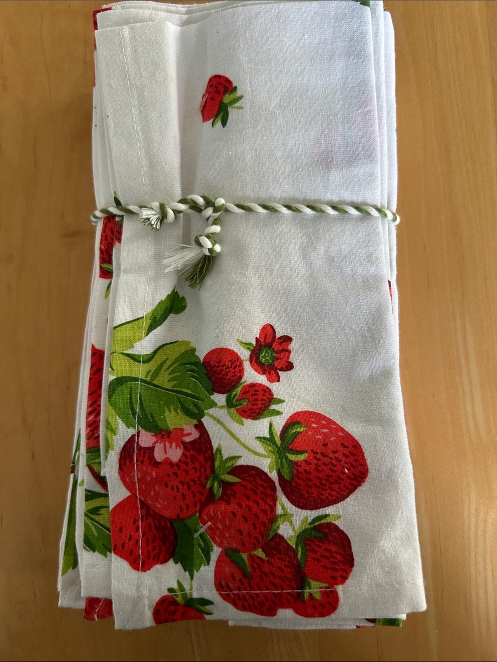 NEW April Cornell STRAWBERRY Napkin Set of 10 NWT 100% Cotton Summer Brunch - Picture 2 of 4